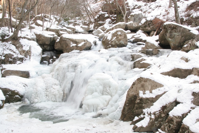 冬の山鶏滝の画像