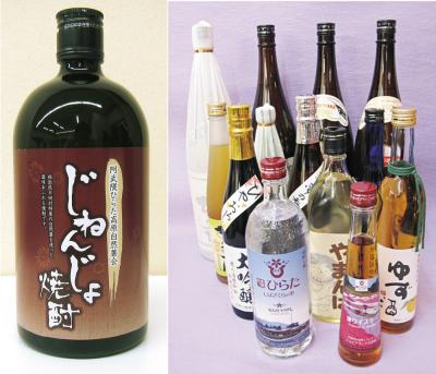 じねんじょ焼酎をはじめとするお酒の写真